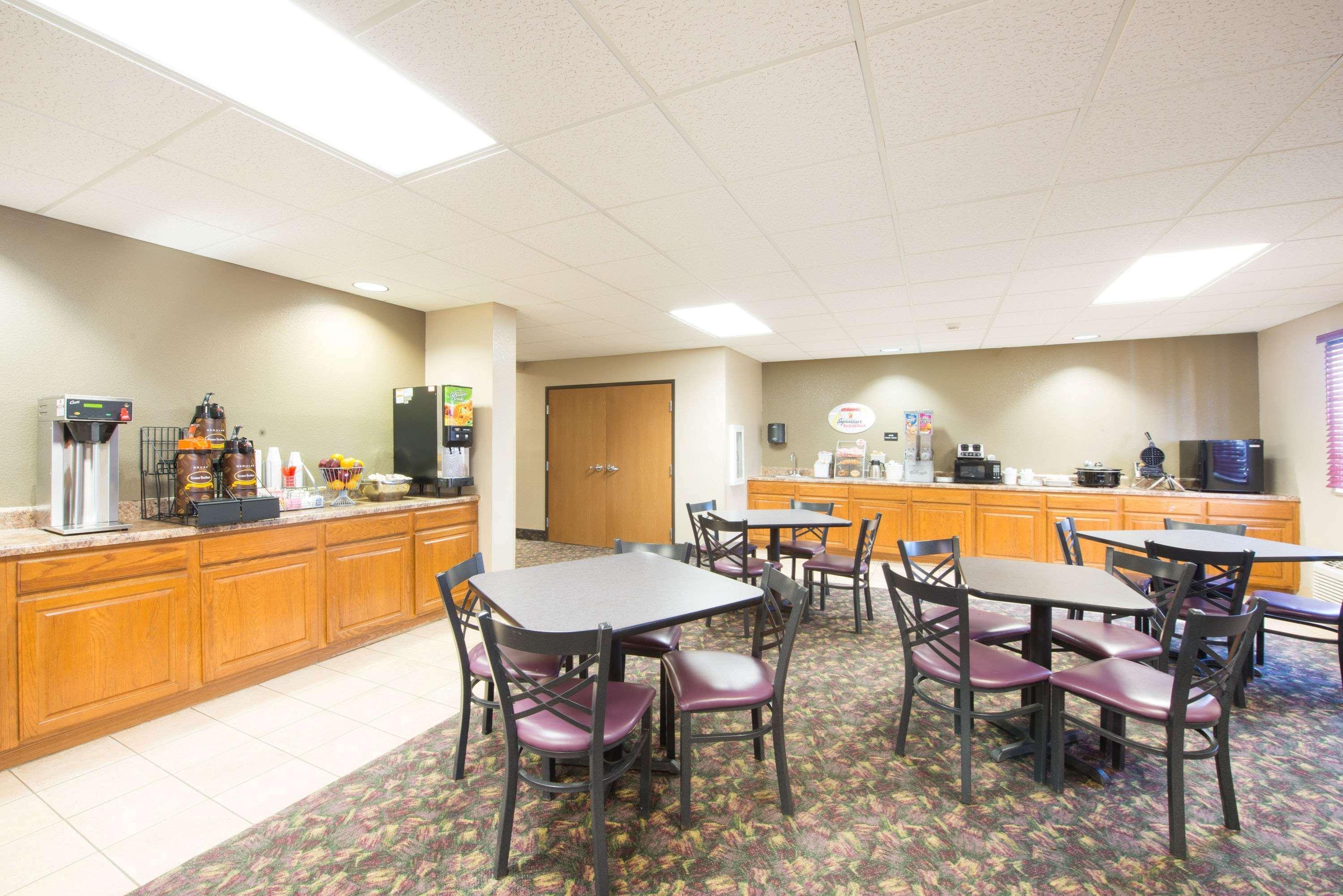 Super 8 By Wyndham Iola Ks Hotel Luaran gambar