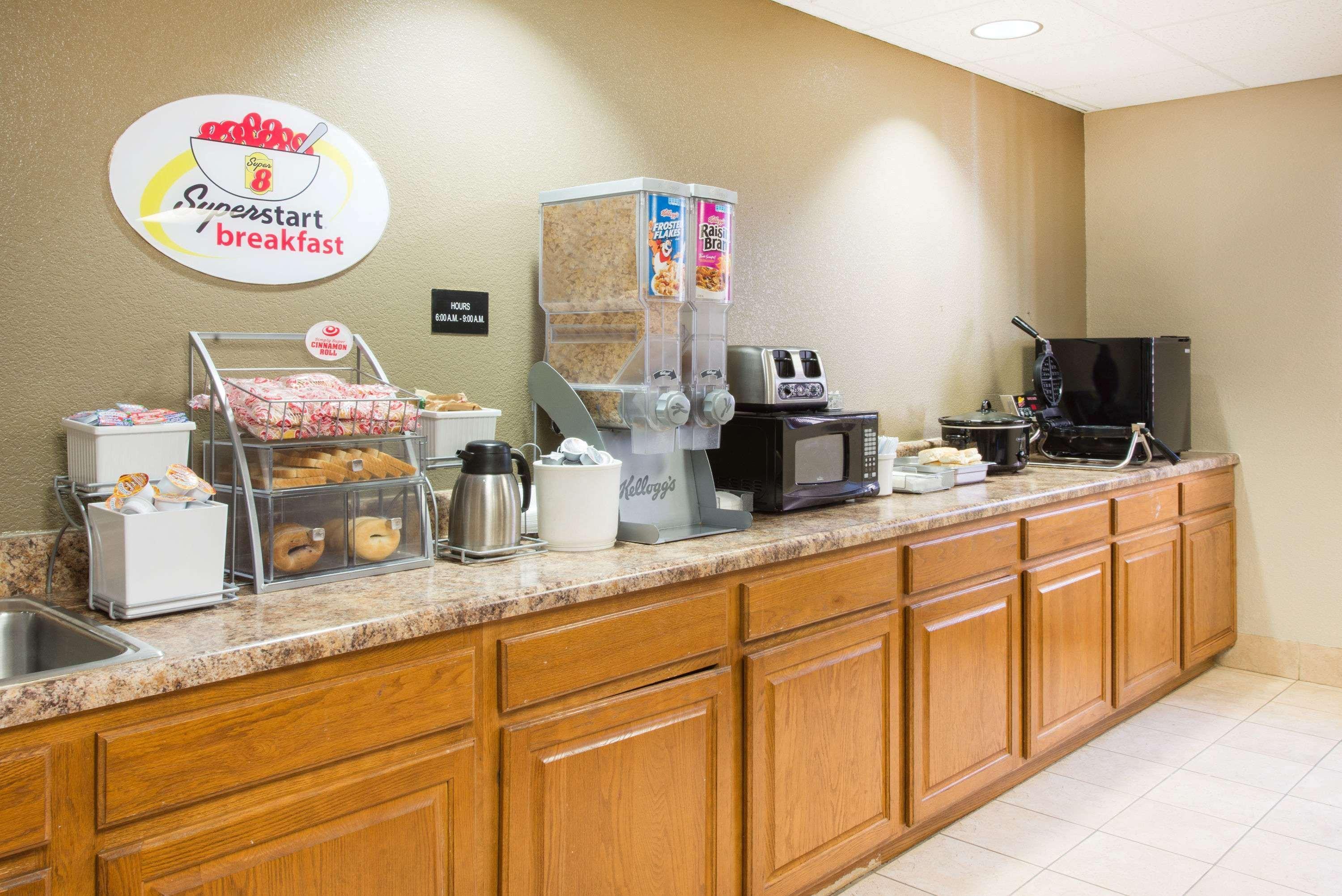 Super 8 By Wyndham Iola Ks Hotel Luaran gambar