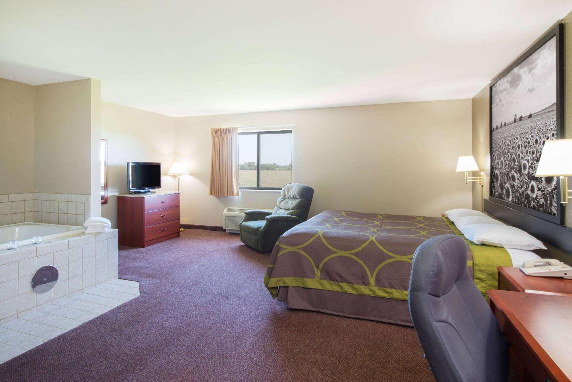 Super 8 By Wyndham Iola Ks Hotel Luaran gambar
