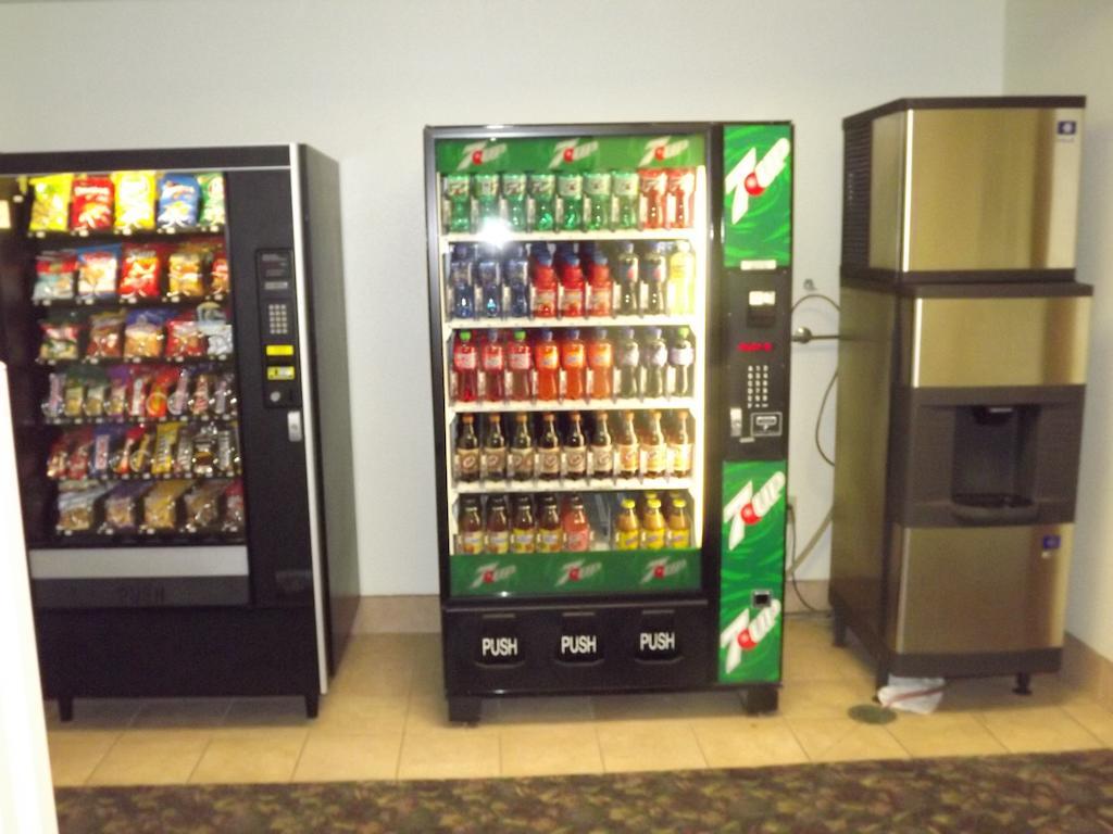 Super 8 By Wyndham Iola Ks Hotel Luaran gambar